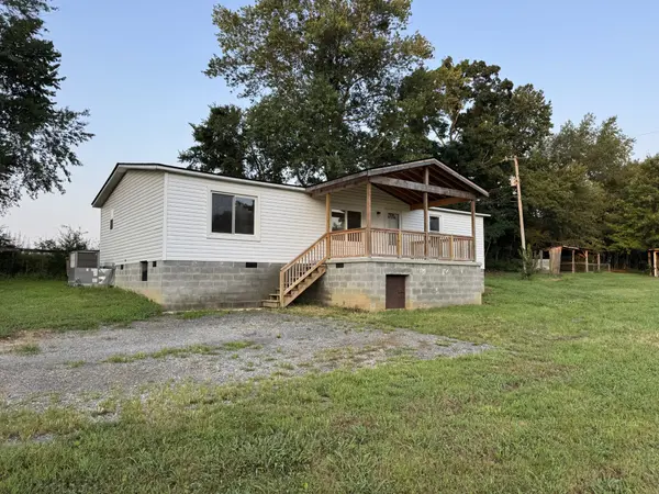 1110 Twin Creek Rd, Charlotte, TN 37036