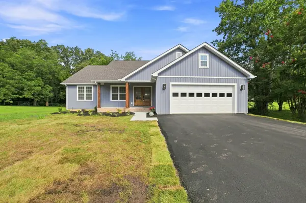 913 Memorial Dr, Paris, TN 38242