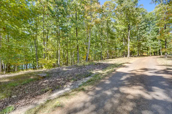 14A Myers Point Rd, Sewanee, TN 37375