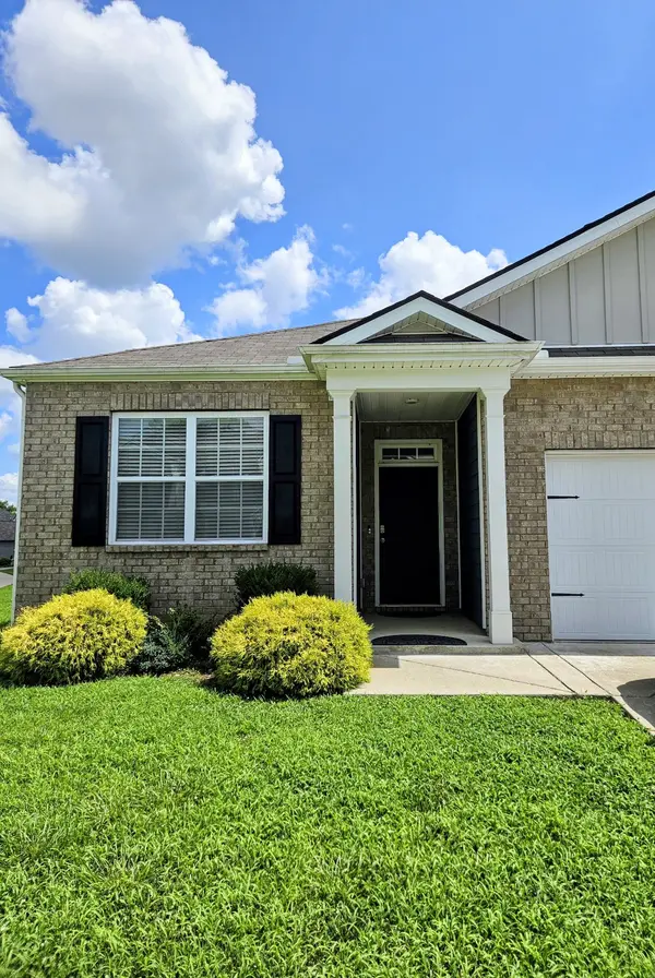 5048 Hunters Village Dr #E, Lebanon, TN 37087