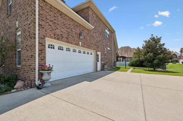 3317 Geneva Dr, Murfreesboro, TN 37128