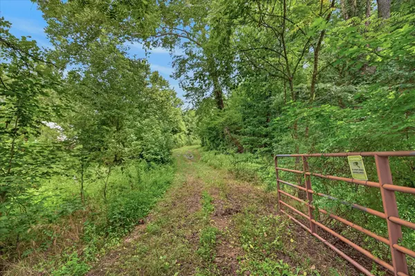 1 White Oak Road, Stewart, TN 37175