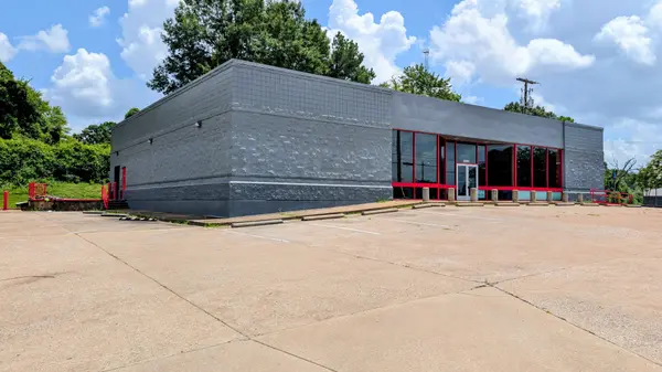 2090 N Highland Ave, Jackson, TN 38305