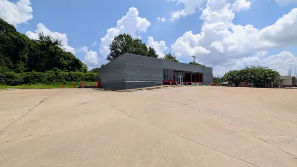 2090 N Highland Ave, Jackson, TN 38305