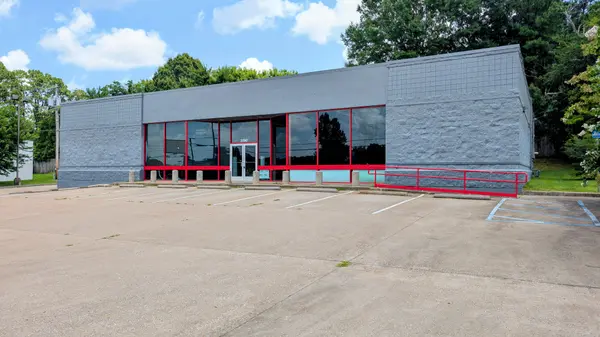 2090 N Highland Ave, Jackson, TN 38305