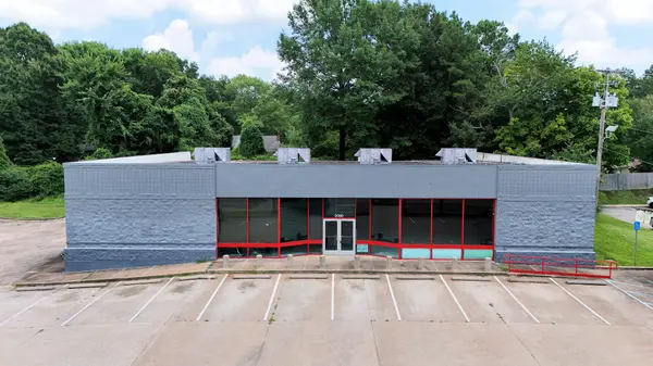2090 N Highland Ave, Jackson, TN 38305