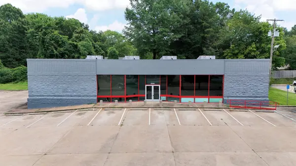 2090 N Highland Ave, Jackson, TN 38305