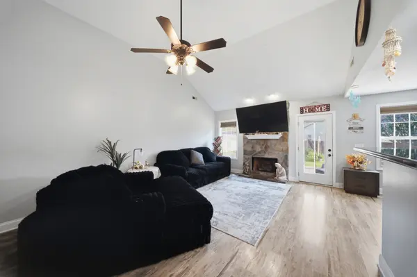 400 Leslie Wood Dr, Clarksville, TN 37040