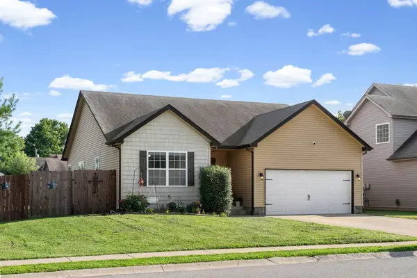 400 Leslie Wood Dr, Clarksville, TN 37040