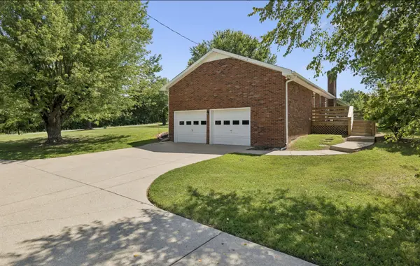 920 Clearview Rd, Cottontown, TN 37048