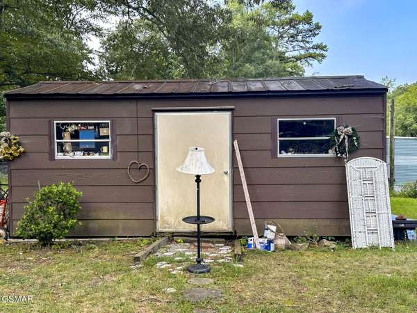2120 Cox Road, Dandridge, TN 37725