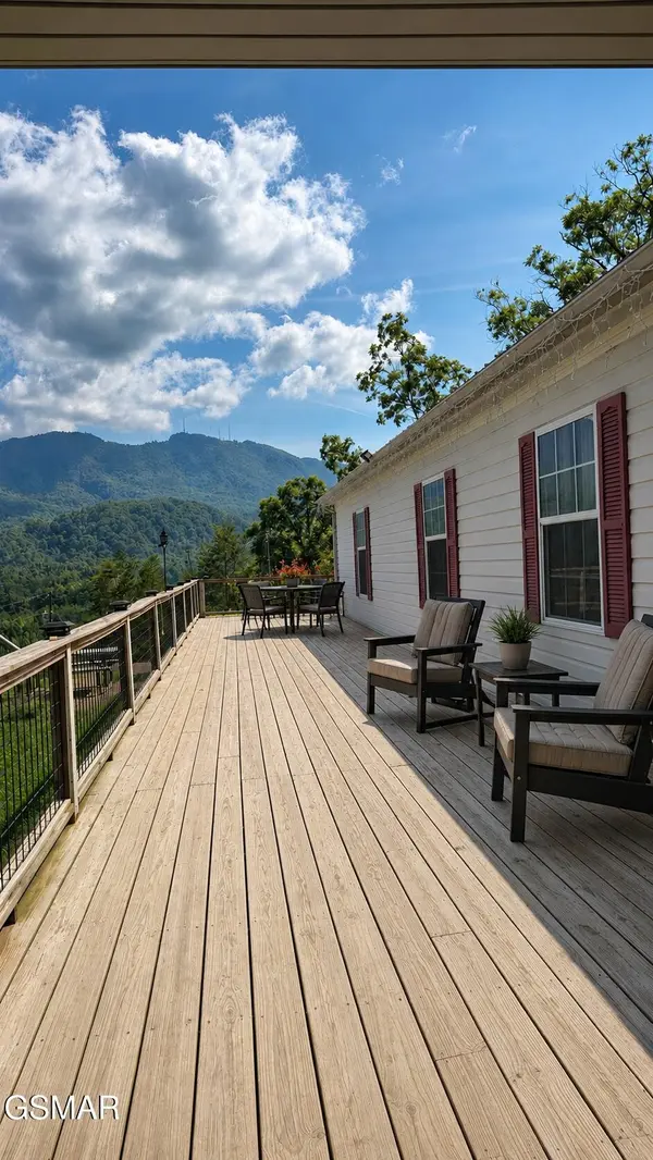 738 Autumns Peak Way, Sevierville, TN 37876
