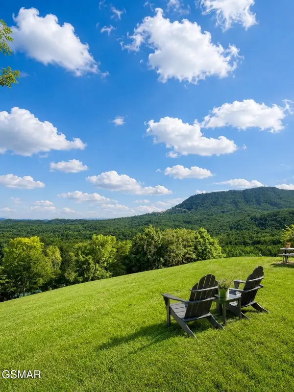 738 Autumns Peak Way, Sevierville, TN 37876