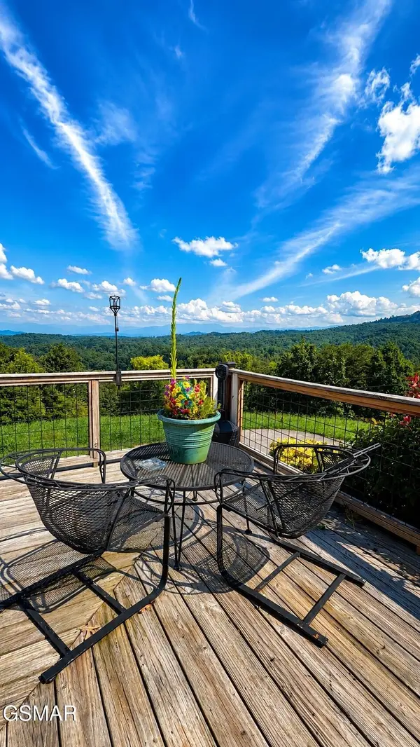 738 Autumns Peak Way, Sevierville, TN 37876