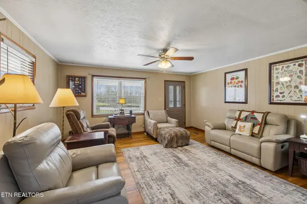 704 Pea Ridge Rd, Sunbright, TN 37872