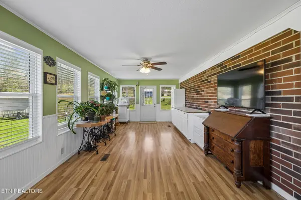 704 Pea Ridge Rd, Sunbright, TN 37872