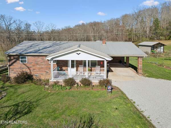 704 Pea Ridge Rd, Sunbright, TN 37872