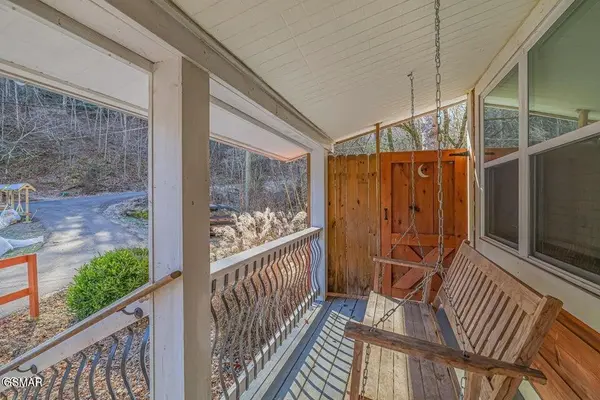 4351 Manis Hollow Road, Gatlinburg, TN 37738
