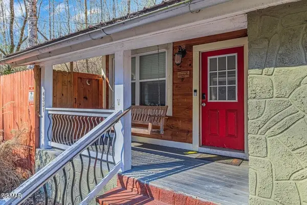 4351 Manis Hollow Road, Gatlinburg, TN 37738
