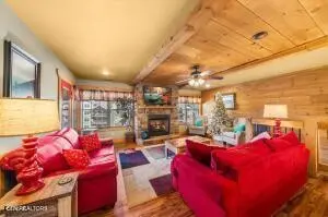 712 Still Hill Way, Gatlinburg, TN 37738