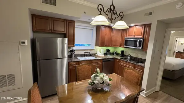 212 Dollywood Ln #420, Pigeon Forge, TN 37863