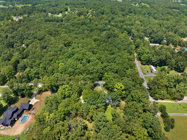 1 Crescent Dr, Bon Aqua, TN 37025