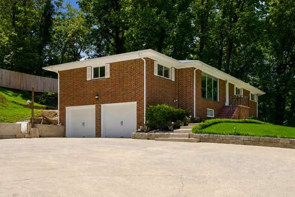 610 W Shadowlawn Dr, Chattanooga, TN 37404