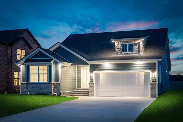 908 Bankside Dr, Clarksville, TN 37043