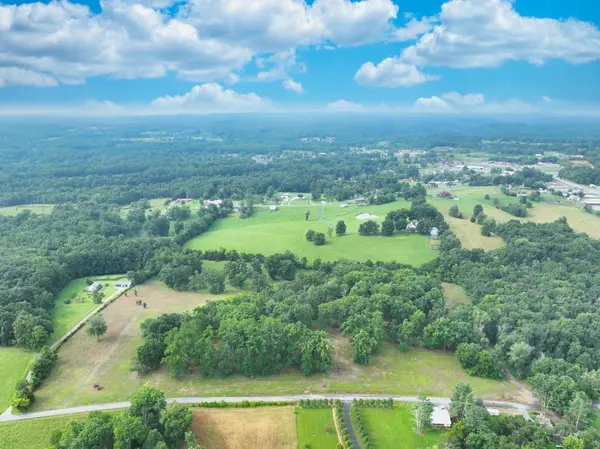 288 Lake Westmoreland Rd, Westmoreland, TN 37186