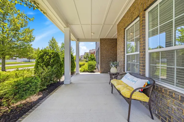 1551 Drakes Creek Rd, Hendersonville, TN 37075