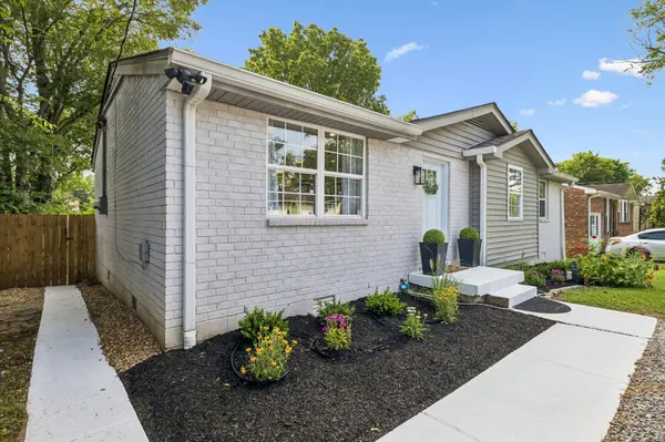 3236 Briarwick Dr, Nashville, TN 37218