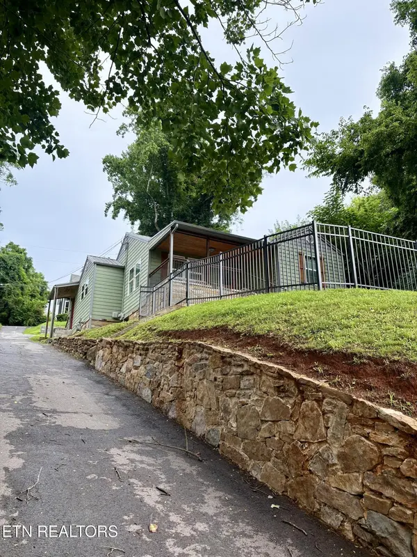 425 Sewanee St, Harriman, TN 37748