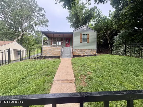 425 Sewanee St, Harriman, TN 37748