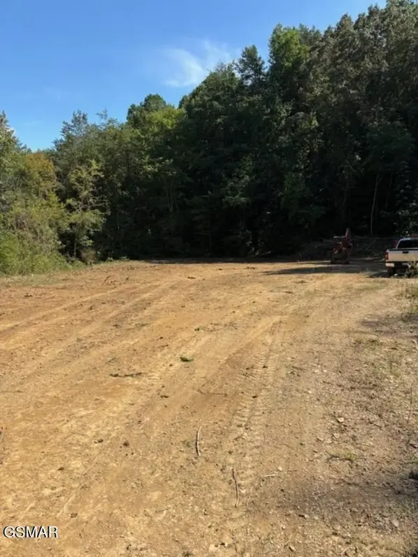 1628 Valley Rd, Sevierville, TN 37862