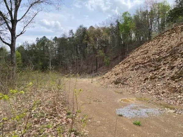 1628 Valley Rd, Sevierville, TN 37862