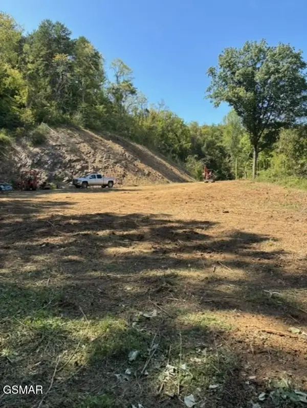 1628 Valley Rd, Sevierville, TN 37862