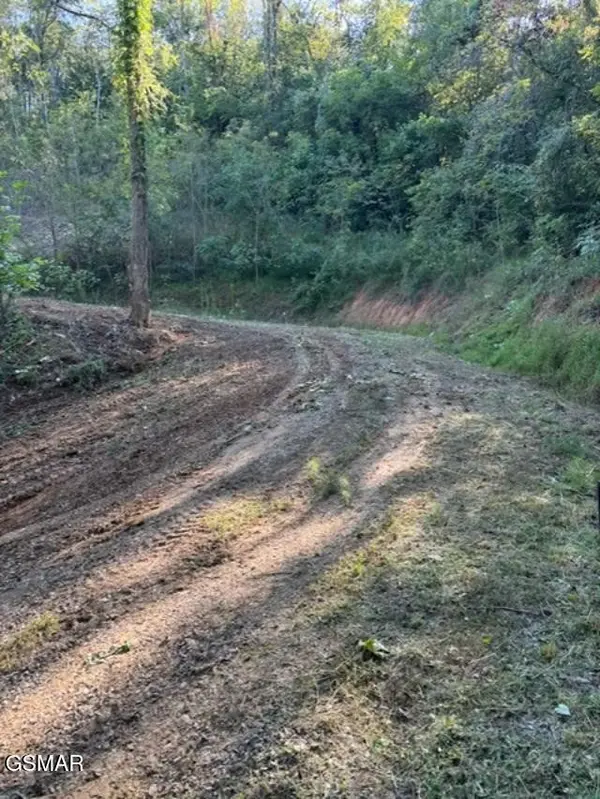 1628 Valley Rd, Sevierville, TN 37862