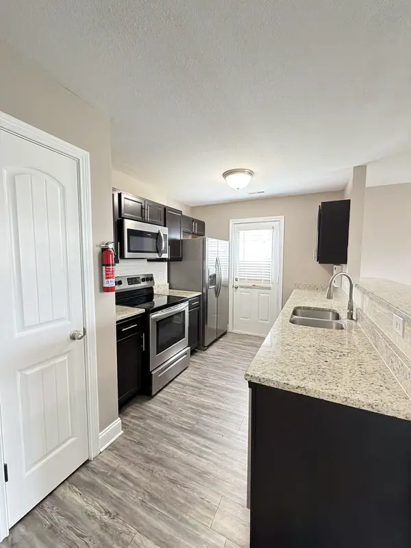 579 Heritage Point Dr #B, Clarksville, TN 37042