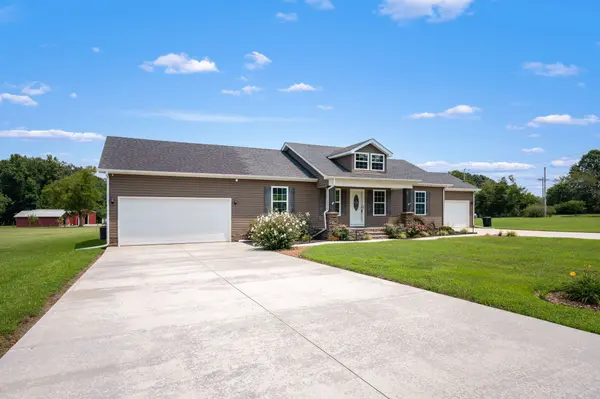 581 Oakwood Ln, Tullahoma, TN 37388