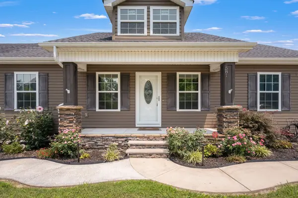 581 Oakwood Ln, Tullahoma, TN 37388
