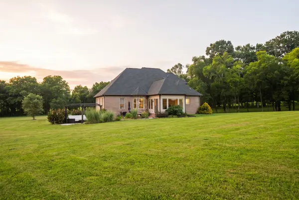 120 Wartrace Creek Rd, Wartrace, TN 37183