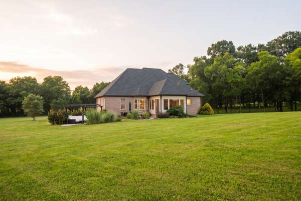 120 Wartrace Creek Rd, Wartrace, TN 37183