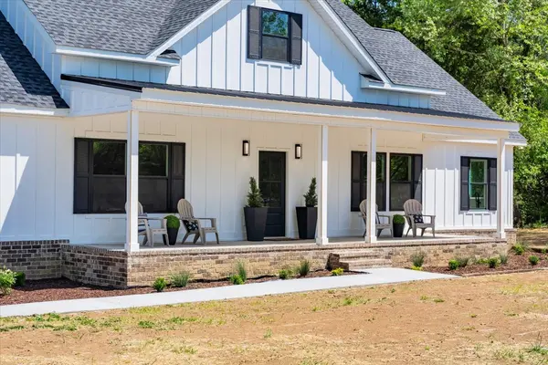 1736 Barker RD, Columbia, TN 38401