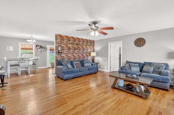 1014 Spire Way Dr, Castalian Springs, TN 37031