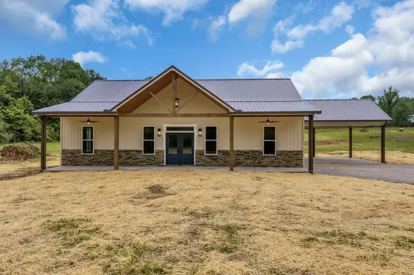 682 E Piney Rd #E, Dickson, TN 37055