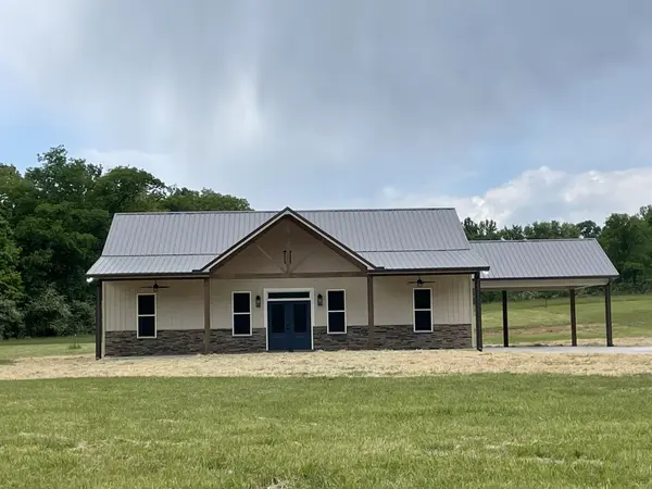 682 E Piney Rd #E, Dickson, TN 37055