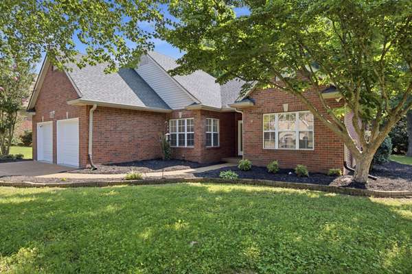 2646 Churchill Dr, Thompsons Station, TN 37179