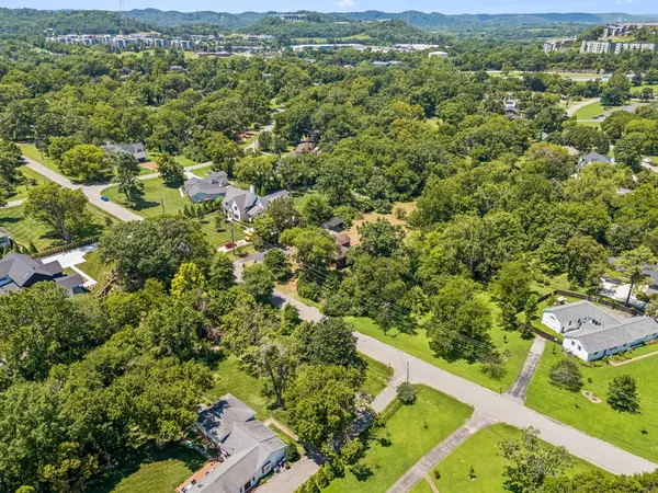 725 Newberry Rd, Nashville, TN 37205