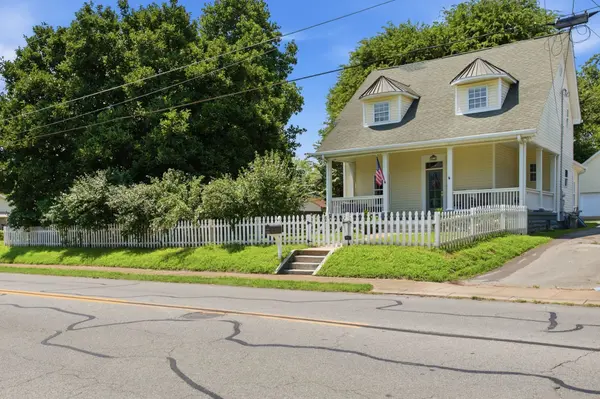 210 S Main St, Mount Pleasant, TN 38474