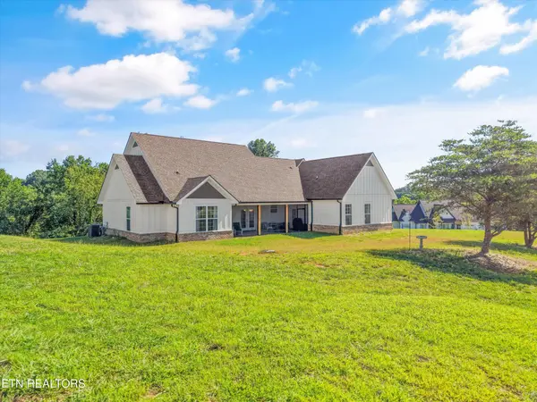 2609 Clyde Ed Rd, Kodak, TN 37764